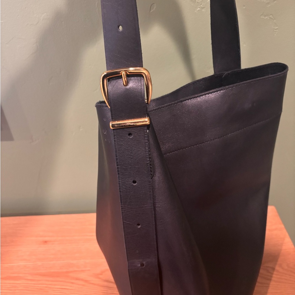 Madewell essential bucket Tote - Picture 6 of 6
